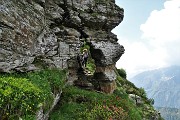62 Singolare arco tra le rocce del Sasna